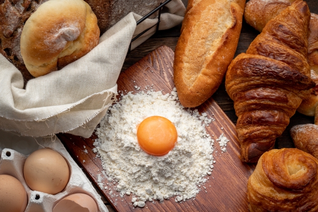 たくさんのパンと材料