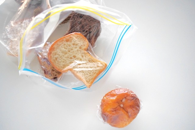 ジップロックに入れたパン